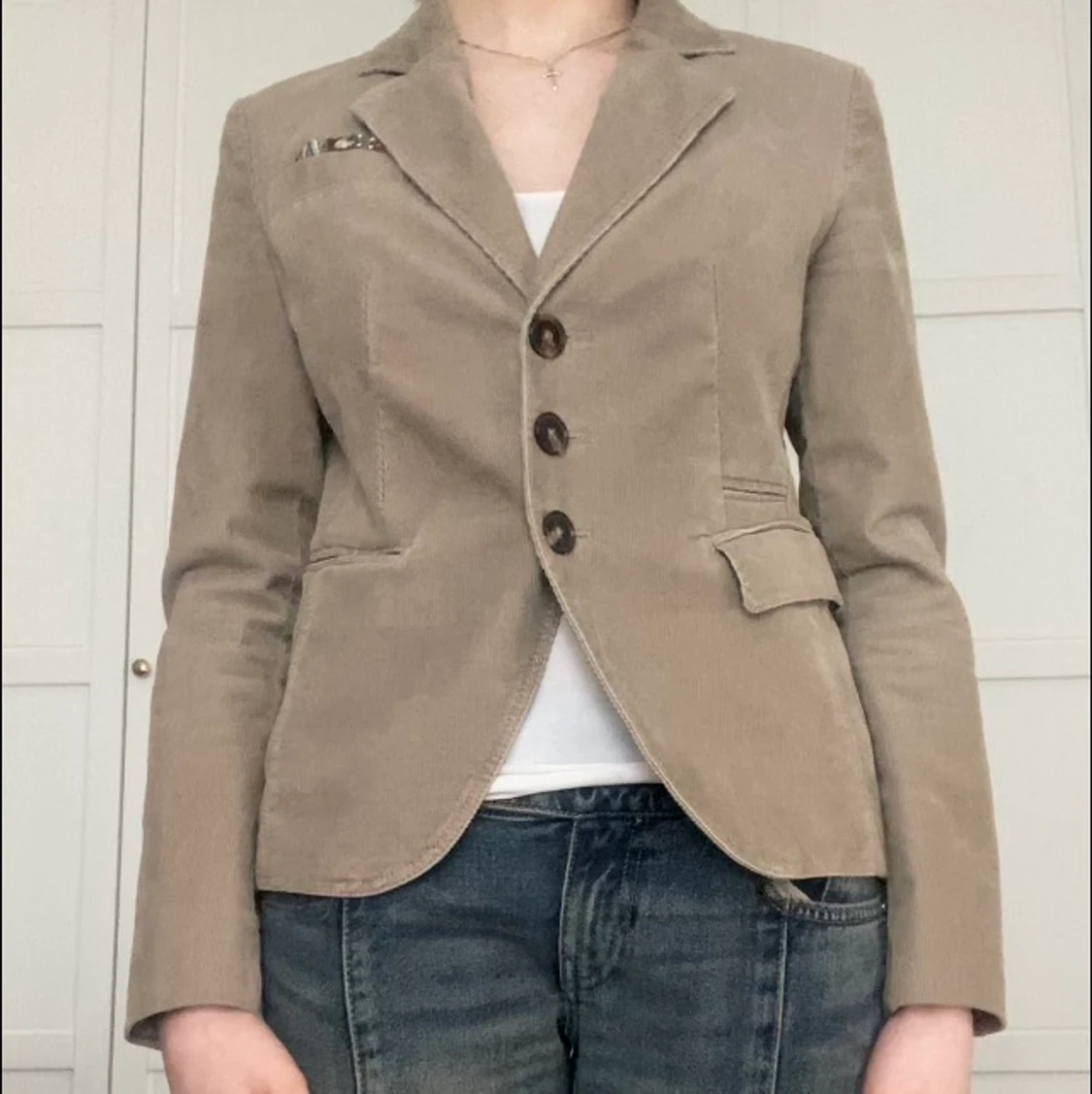 Beige kavaj med snygg passform 