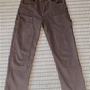 Cargo pants - Hej, säljer min cargo byxor från jaded london. Det är enbart använda två gånger. Säljer dem för att de aldrig kom till användning för mig. Snygga och helt fläckfria, väldigt bra kvalitet dessutom.    Ordinarie pris ligger på runt 800-900kr