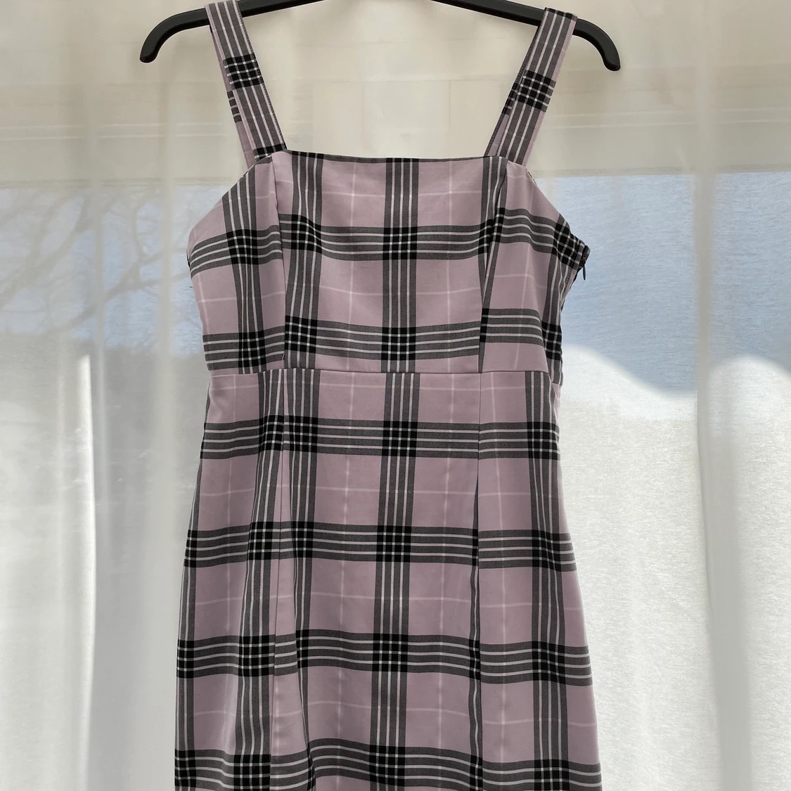 Lila rutig klänning