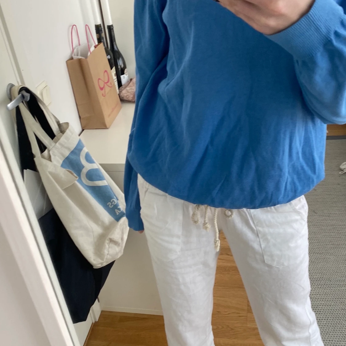 Blå tröja  - 91