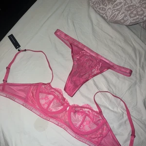 Lounge underwear - Helt ny Från lounge underwear, bh var för liten för mig därför jag säljer. 70 b i bh och trosor xs 