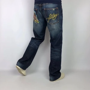Edhardy jeans - Sällsynta Edhardy jeans med riktigt snygg passform! Cond 9/10. För fler frågor pm. Mvh, Max.