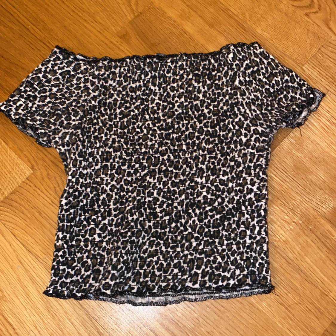 Leopardtop och prickiga shorts 