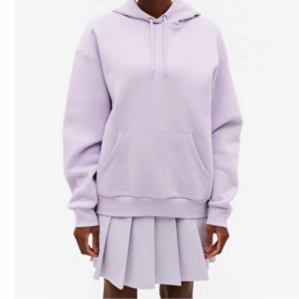 Jättefin lila hoodie från monki i fint skick, använd fåtal gånger💜💜  + frakt tillkommer . Hoodies.