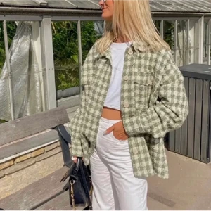 Vårjacka💘🌼🌸 - Superfin rutig jacka i ”stickat” material💗 perfekt till våren!!💘 oanvänd!