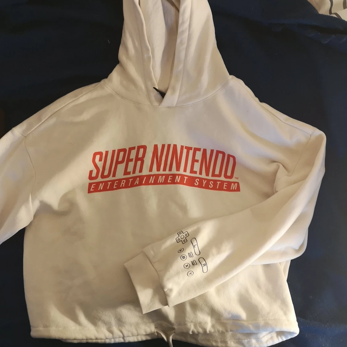 Cropped hoodie / ljus / med tryck - 90