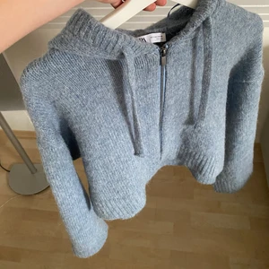 Zara kofta storlek S - Säljer denna super snygga zara kofta i storlek S, som endast är använd 1 gång.