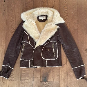Fin fake läder / päls jacka - Tillhörande skärp medföljer, missade ta bild på!