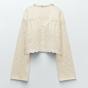 Kofta - Så fin hålstickad kofta från Zara i storlek M. Passar mig som har S i vanliga fall. Använd en gång och slutsåld på hemsidan!