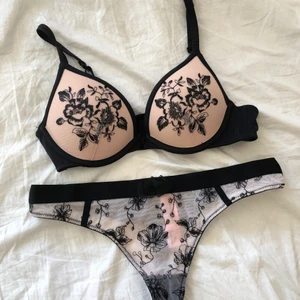 Underkläder set - Set från hunkemöller med fina mönster. endast provat! Bh är 70A med lite push up, trosorna storlek S