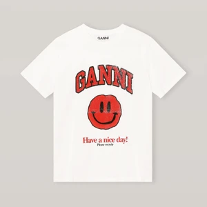 Ganni tröja - Säljer denna röda ganni t-shirt vid bra bud❣️ använd men i bra skick!                                                            Tryck inte på köp nu!