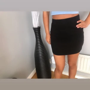 Svart tajtskjol  - Fin och snygg på!