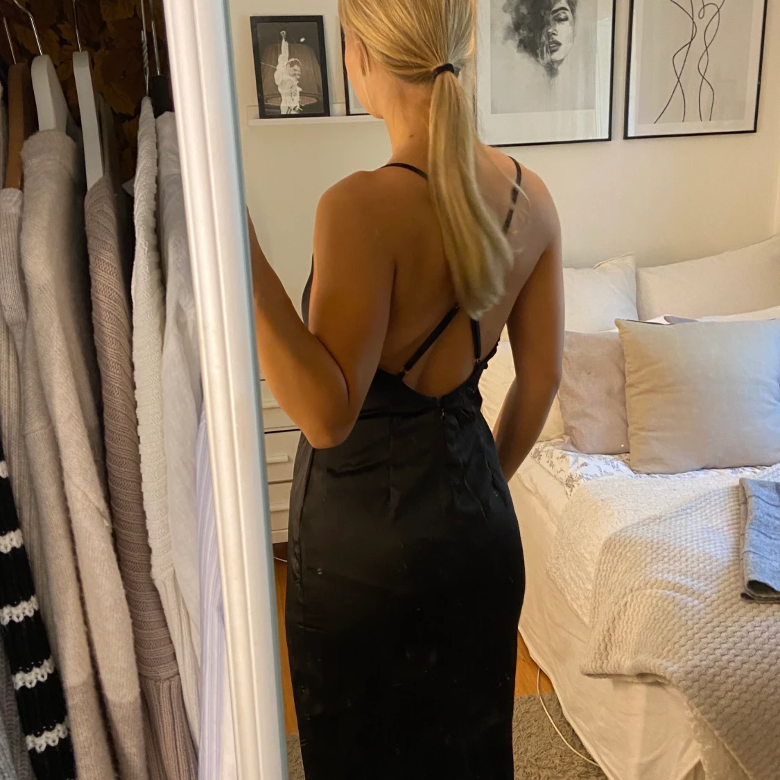 Svart klänning i satin - 91