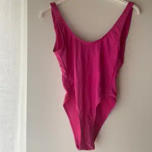 PINK SWIMSUIT 💕💞💓💗💖💘💝 Från NAKD Storlek 36/S. Urringad fram och djup i ryggen.