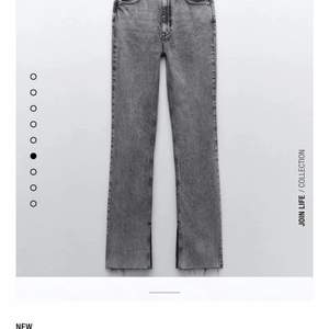 Jeans high rise slim flare- Har dessa jeansen i str 34 ifrån Zara. Använda men i bra skick. Jag är 174 och dom är lite för korta för mig. Kom privat för bättre bilder💕