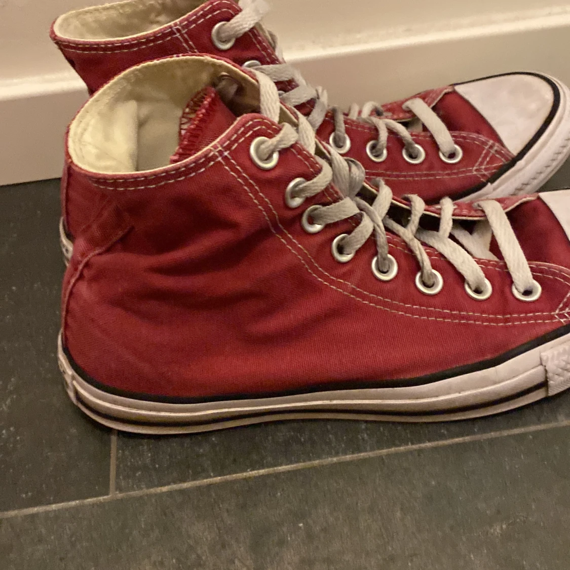 Röda höga converse  - 90