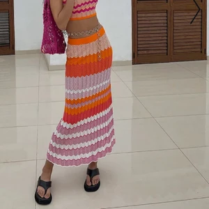 Nakd lång kjol - Lite missoni-liknande midi kjol från nakd i strl S som tyvärr är för liten för mig, lappen är kvar och den är endast provad! Hör av dig för mer info