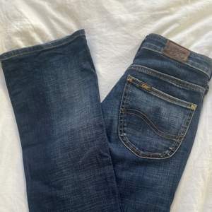 Jättefina lee bootcut jeans som jag köpt på myrornas💓bra skick!