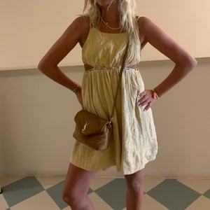 Sommarklänning - Super söt klänning från zara som funkar både till stranden och till middag💖