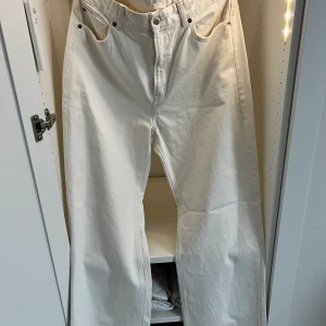 Raka vita jeans - Oanvända, loose fit