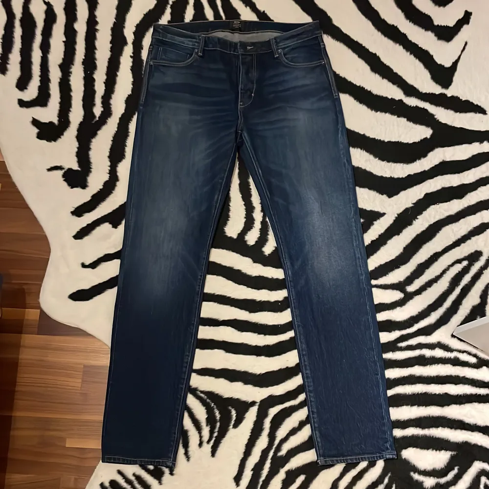 Helt nya NEUW Stockhol jeans, straight passform, köpta för 1400kr. Jeans & Byxor.