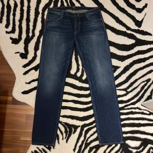 Helt nya NEUW Stockhol jeans, straight passform, köpta för 1400kr
