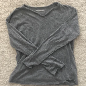 Zadig tröja  - Så snygg Zadig tröja!!! Topp skick använd 2 gånger. Nypris var runt 1000kr, men säljer för 250kr. (Byte går)