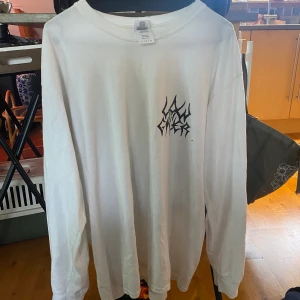 Lawgiver Longsleeve - Lawgiver merch i grymt skick!