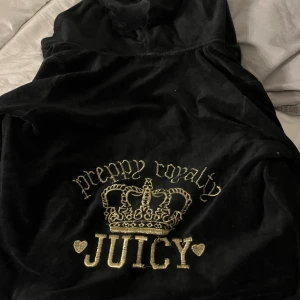 Juicy kofta - Säljer min juicy couture kofta i en gammal modell💞