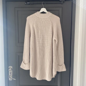 Stickad klänning från Gina Trico - Skulle säga att den är något liten i storleken