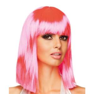 Säker denna rosa peruk som ej kommer till användning! Hade tänkt andvända den till spex men blev aldrig av så jag säljer den!💓 perfekt till halloween!!😝säljer även i lila 💜