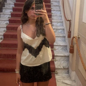 Zara topp - Säljer denna skitsnygga topp från Zara, använd typ 5 gånger💓