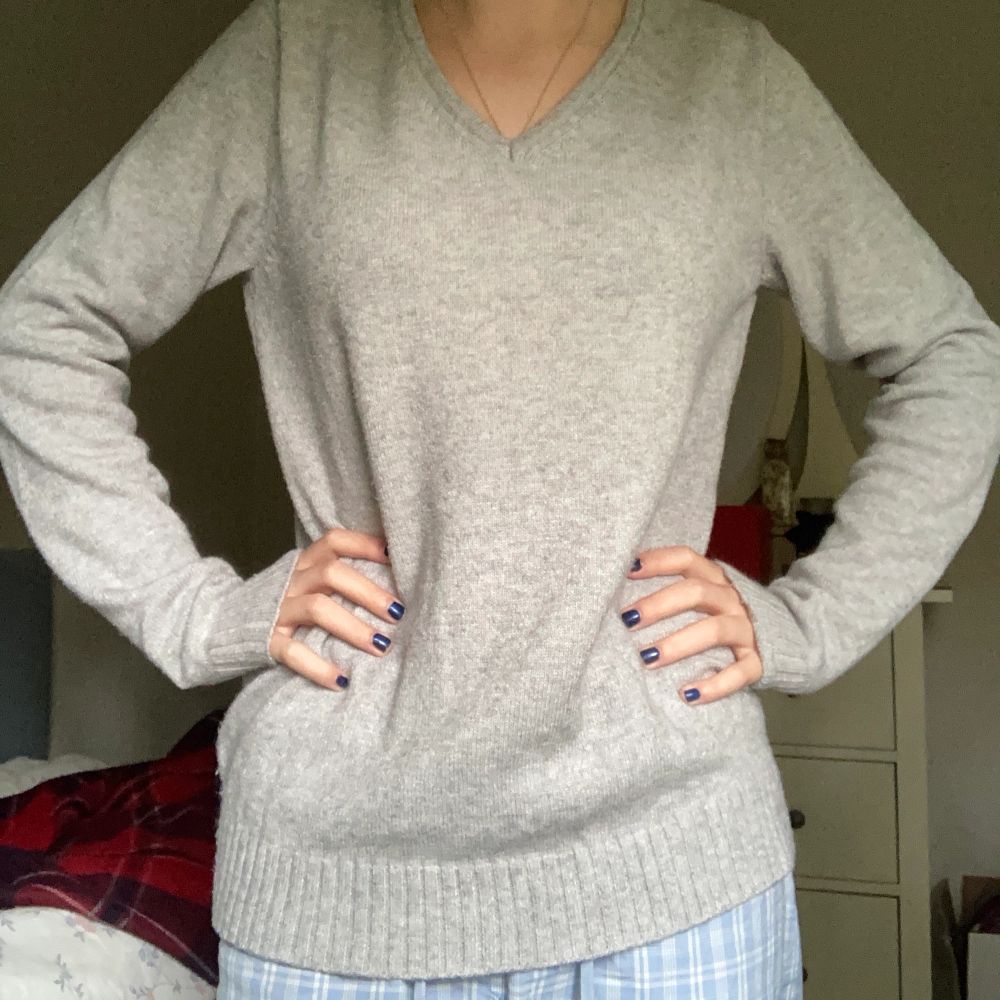 Så fin tjocktröja som jag köpte från salt i våras men märket är vila. Inga defekter och jag har knappt använt den, nypris är 300kr. Skriv till mig för fler bilder eller frågor💗 Kan frakta eller mötas upp i slussen eller Nacka!. Tröjor & Koftor.