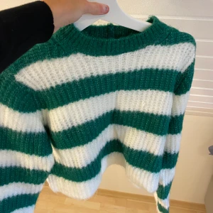 Stickad tröja - Jätte fin stickad randig tröja från zalando som är helt ny