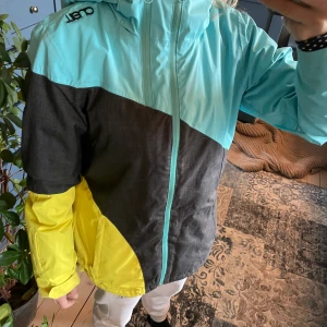 Skidjacka O’neill - Skidjacka från O’neill i bra kvalitet! Strl M men passar på mig som har XS-S i vanliga fall 💙 