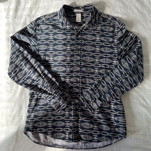 Manchester shirt - Manchester shirt with pattern.