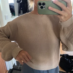 Beige stickad tröja  - Beige stickad tröja från Boohoo. Storlek M. Ganska oversized. 
