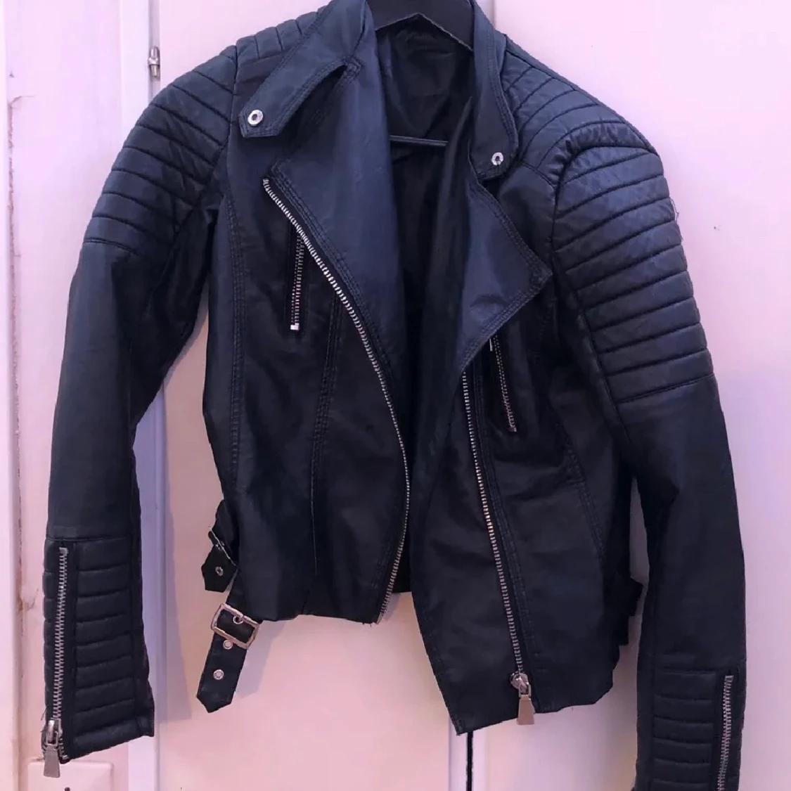 Skön och snygg skinnjacka - 90