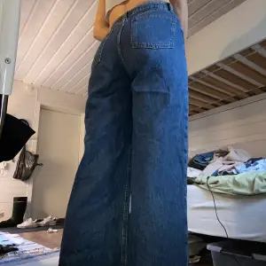Superfina blåa jeans, storlek 34 