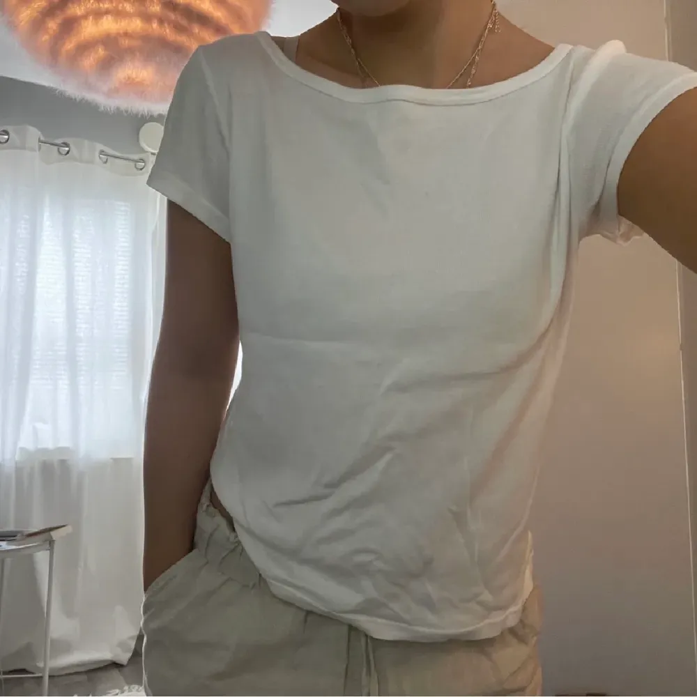 Söker denna topp från Brandy Melville. Pris diskuteras vid köp💕. Toppar.