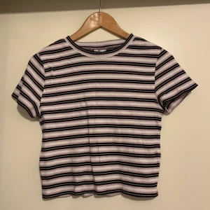 Tröja från hm - T-shirt från hm med olika färger Aldrig använd Storlek m