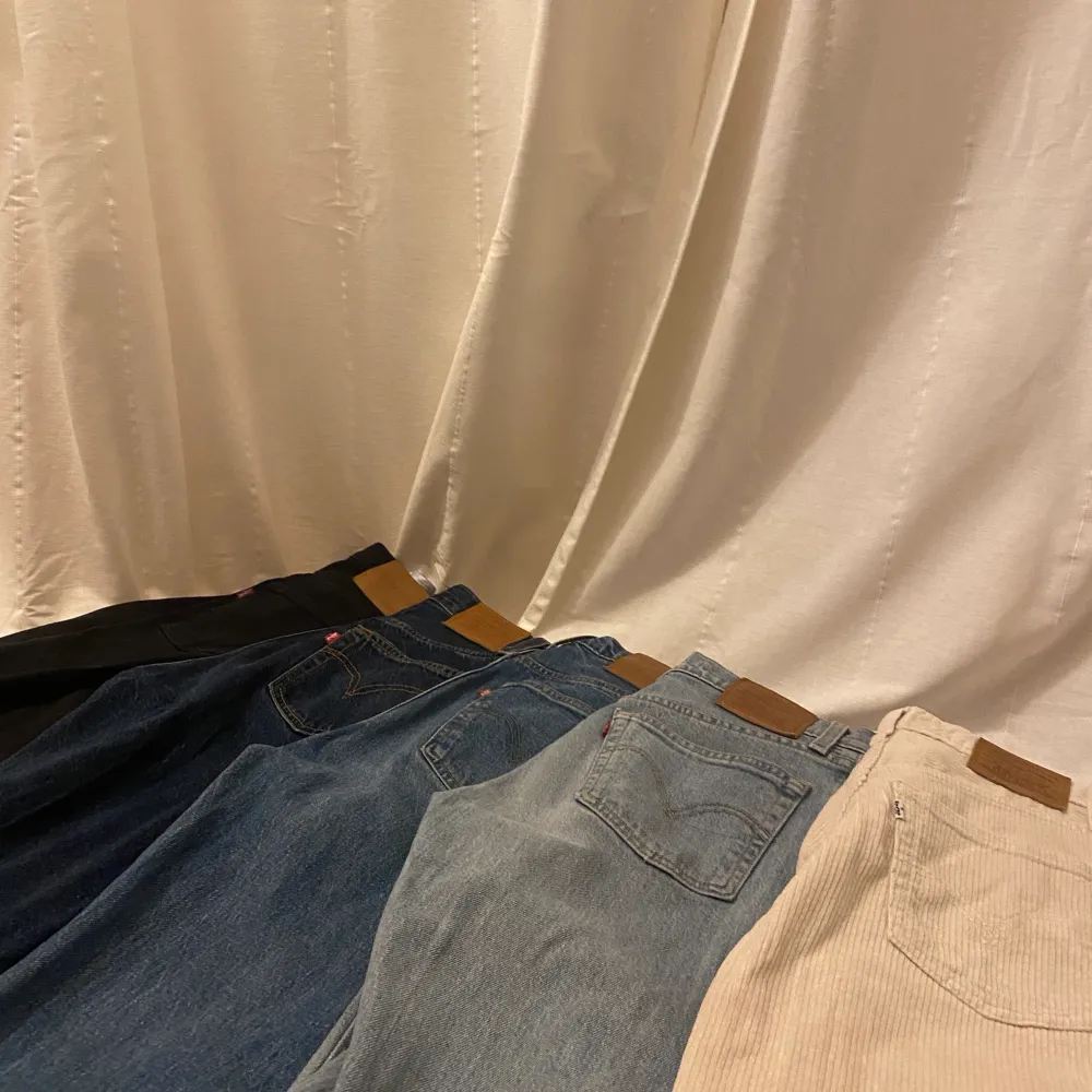 Levis jeans, ljus blåa 25x29. Raka ben. (jag är 170cm). Jeans & Byxor.