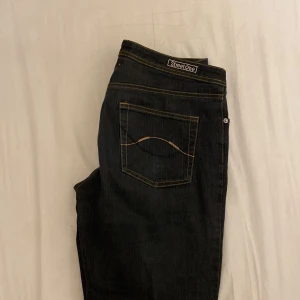 Streat one jeans - ⚠️FINS KVAR⚠️Snygga lågmidjade streat one jeans säljer för att jag måste ränsa min garderob och dom är lite för stora👍🏼👍🏼 