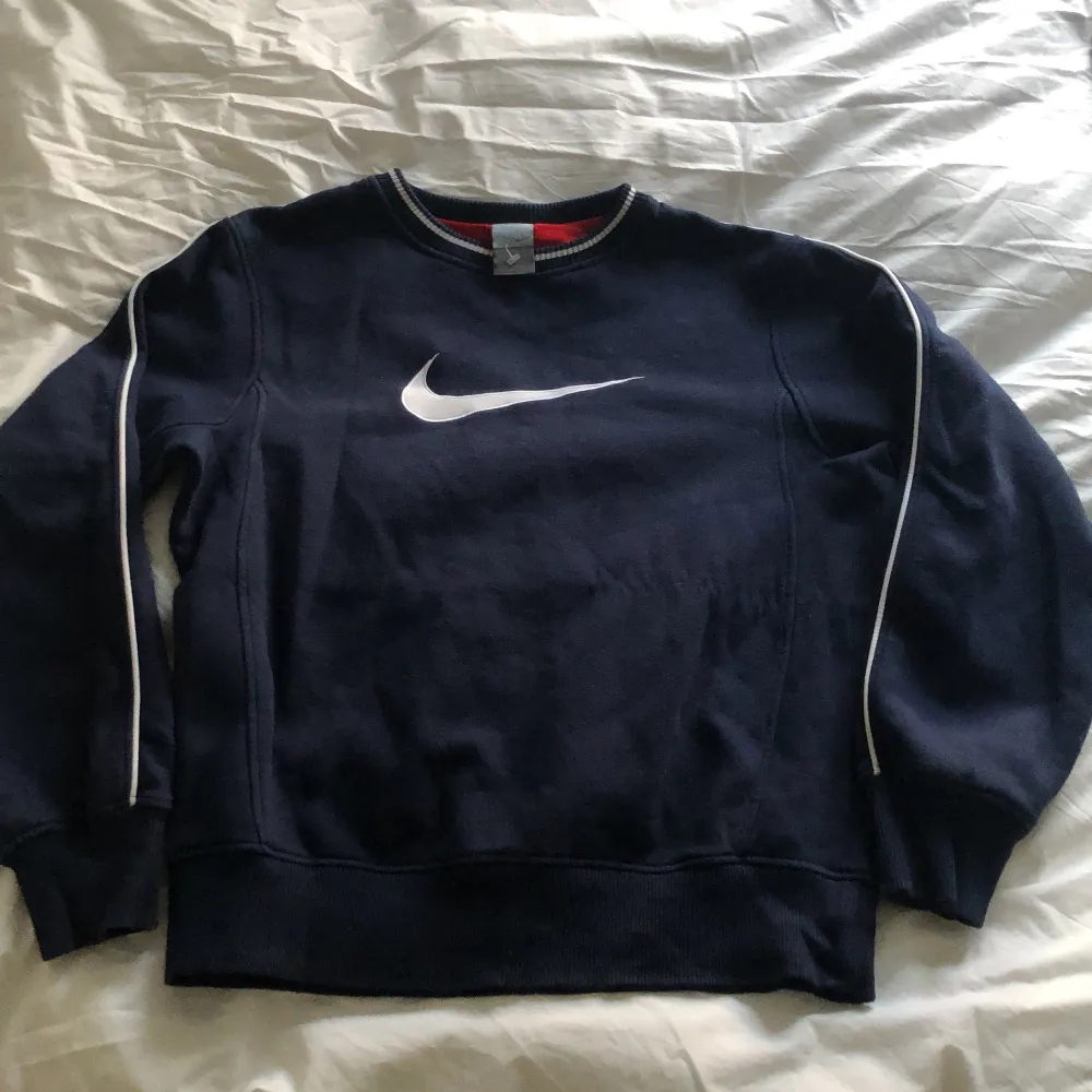 Vintage Nike sweatshirt i storlek herr S💕säljer för 300 plus frakt . Hoodies.