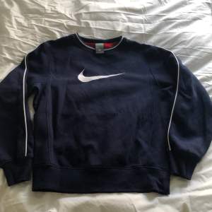 Vintage Nike sweatshirt i storlek herr S💕säljer för 300 plus frakt 