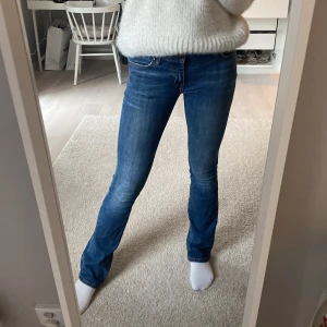 Blåa jeans  - Blåa jeans, lite bootcut men rätt raka