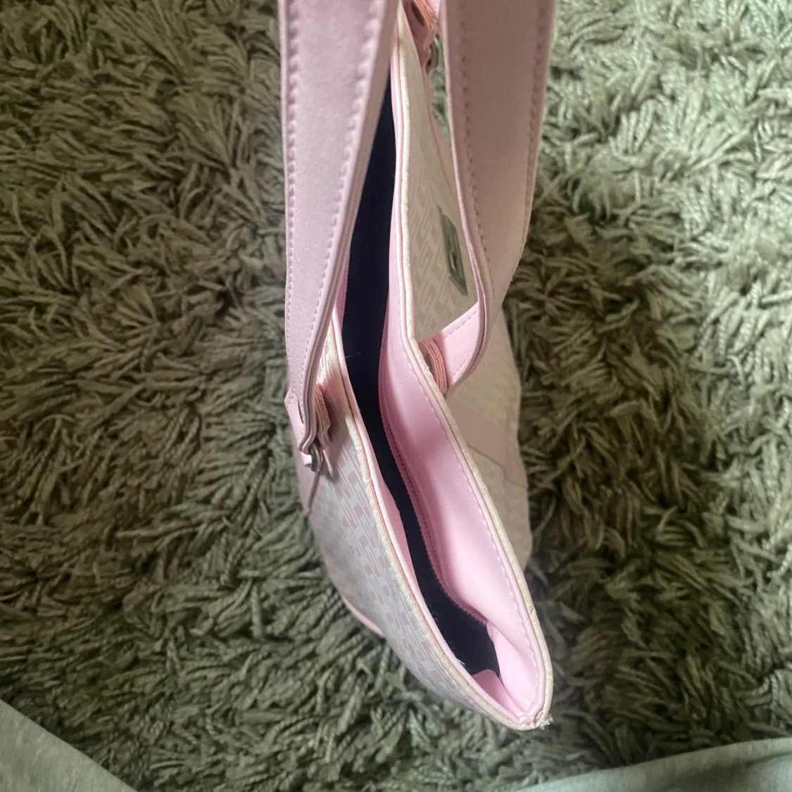 rosa guess väska!! - 90