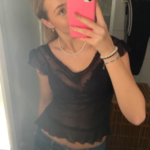 Topp - Säljer denna fina lite genomskinliga topp💞