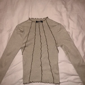 Topp ifrån Veromoda - Snygg tröja ifrån Veromoda. Sparsamt använd. 