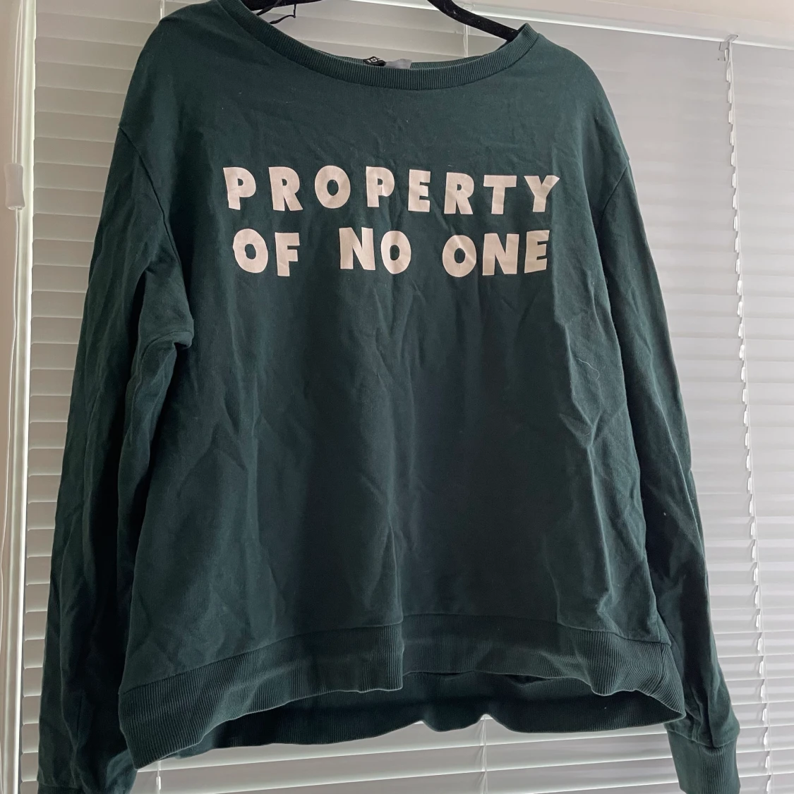 Tröja med tryck i storlek L